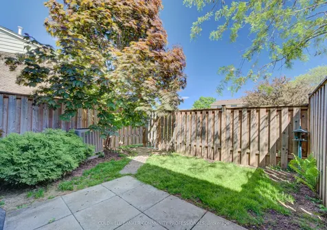 150 Gateshead Crescent Hamilton ON L8G 4A7