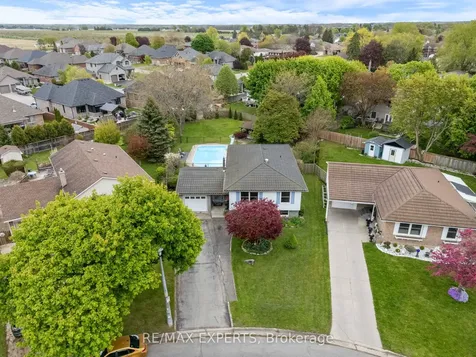 32 Crestlynn Crescent Norfolk ON N3Y 4V8