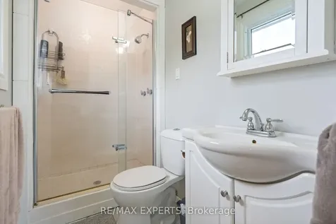 32 Crestlynn Crescent Norfolk ON N3Y 4V8