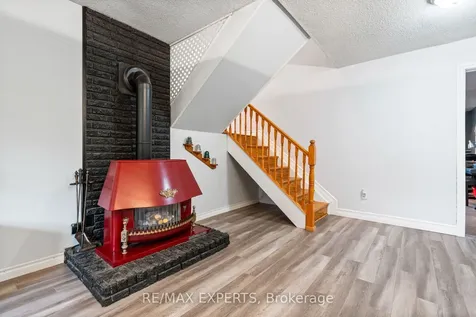 32 Crestlynn Crescent Norfolk ON N3Y 4V8
