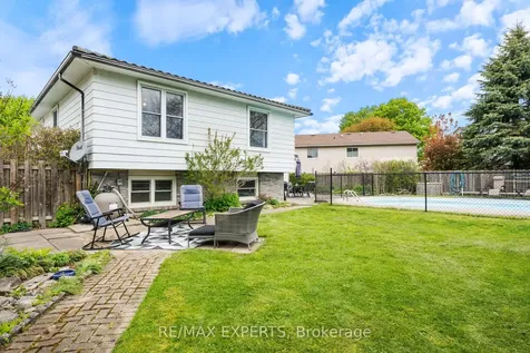 32 Crestlynn Crescent Norfolk ON N3Y 4V8
