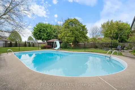 32 Crestlynn Crescent Norfolk ON N3Y 4V8