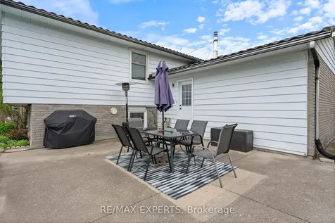 32 Crestlynn Crescent Norfolk ON N3Y 4V8