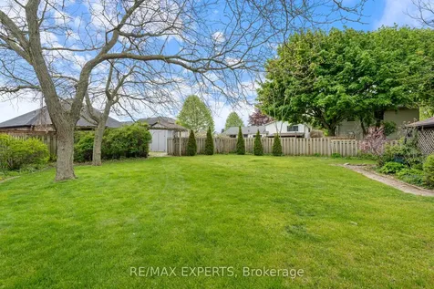 32 Crestlynn Crescent Norfolk ON N3Y 4V8
