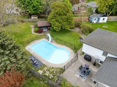 32 Crestlynn Crescent Norfolk ON N3Y 4V8