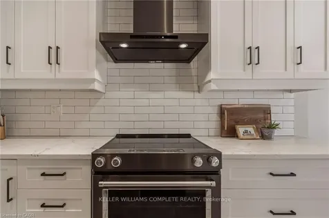 81 Beasley Grove Hamilton ON L9K 0J7