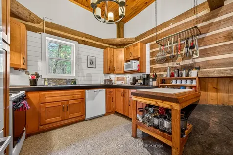 10 Harris Lake Water N/a Parry Sound Remote Area ON P0G 1K0