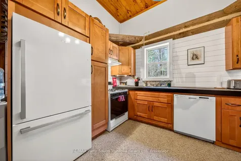 10 Harris Lake Water N/a Parry Sound Remote Area ON P0G 1K0