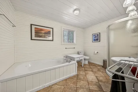 10 Harris Lake Water N/a Parry Sound Remote Area ON P0G 1K0