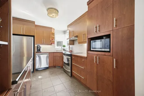 161 Mcclintock Way Kanata ON K2L 2A5