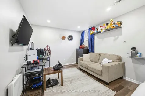 161 Mcclintock Way Kanata ON K2L 2A5