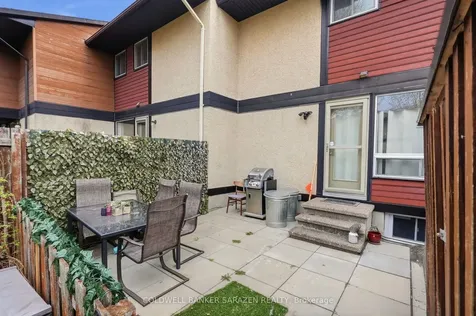 161 Mcclintock Way Kanata ON K2L 2A5
