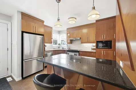 161 Mcclintock Way Kanata ON K2L 2A5