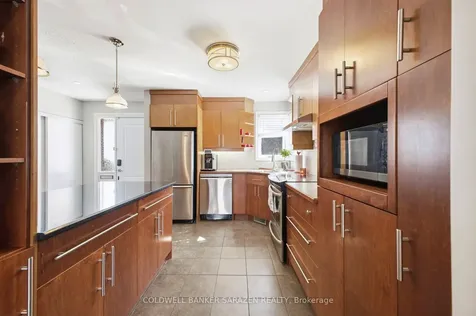 161 Mcclintock Way Kanata ON K2L 2A5