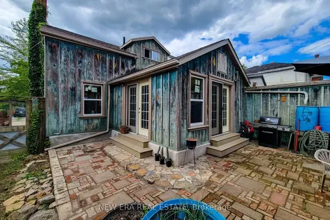 16 Welland Street S Thorold ON L2V 2B4