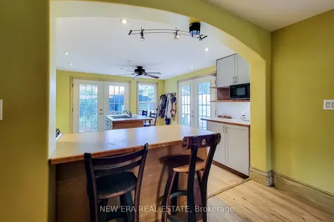 16 Welland Street S Thorold ON L2V 2B4