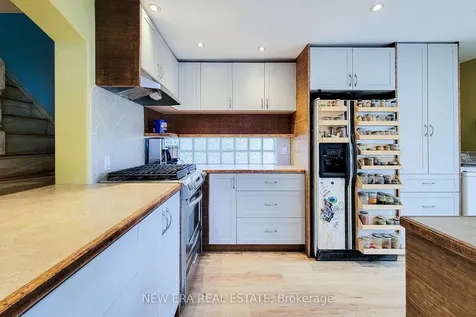 16 Welland Street S Thorold ON L2V 2B4