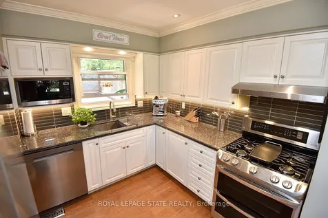 9 San Fernando Drive Hamilton ON L9C 2C1