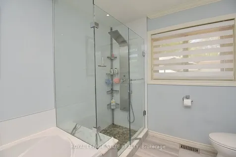 9 San Fernando Drive Hamilton ON L9C 2C1