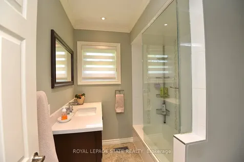 9 San Fernando Drive Hamilton ON L9C 2C1