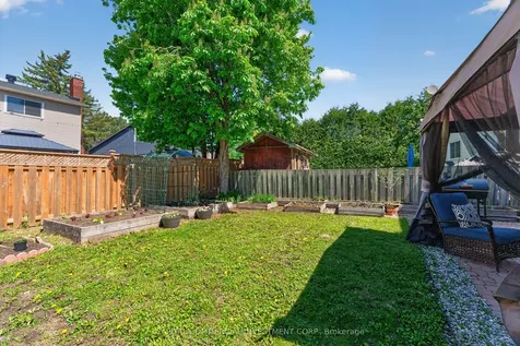 71 Equestrian Drive Kanata ON K2M 1H7