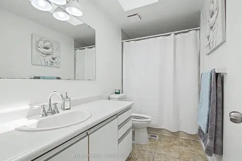 51 Camrose Court Kitchener ON N2M 5J4