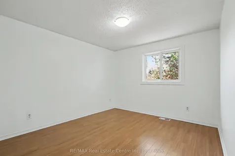 51 Camrose Court Kitchener ON N2M 5J4
