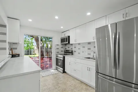 51 Camrose Court Kitchener ON N2M 5J4