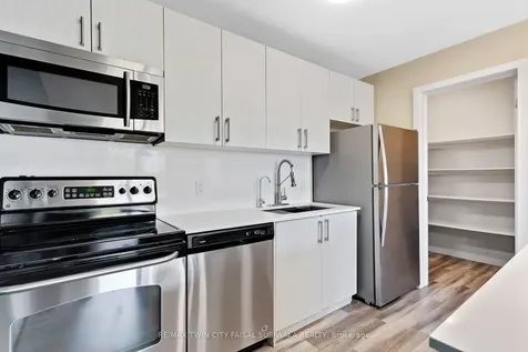 11 Eagle Hill Cambridge ON N3C 2C8