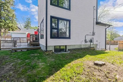 11 Eagle Hill Cambridge ON N3C 2C8
