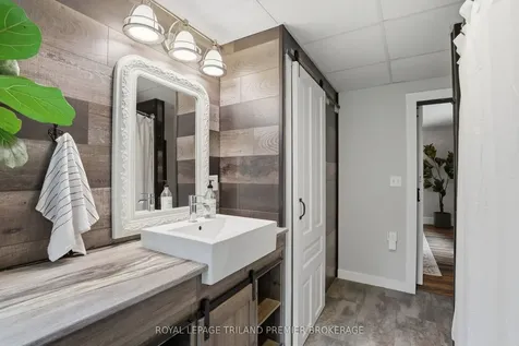 8306 Parkhouse Drive Strathroy-caradoc ON N0L 1W0
