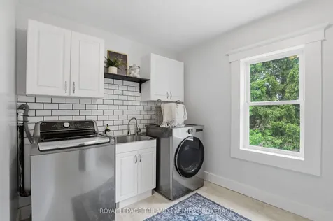 8306 Parkhouse Drive Strathroy-caradoc ON N0L 1W0