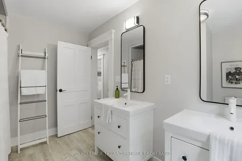 8306 Parkhouse Drive Strathroy-caradoc ON N0L 1W0