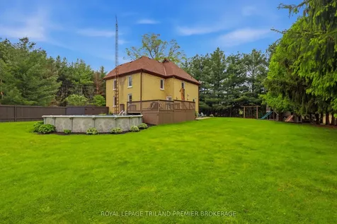 8306 Parkhouse Drive Strathroy-caradoc ON N0L 1W0