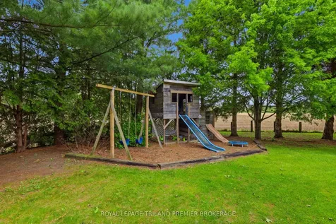 8306 Parkhouse Drive Strathroy-caradoc ON N0L 1W0