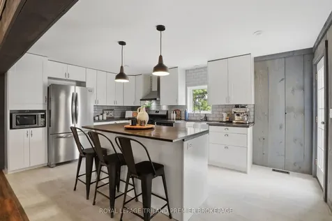 8306 Parkhouse Drive Strathroy-caradoc ON N0L 1W0