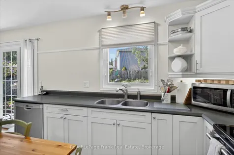 4 Bayleaf Court Peterborough ON K9K 1A3