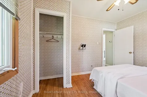 22 Churchill Crescent E Centre Wellington ON N1M 2J3