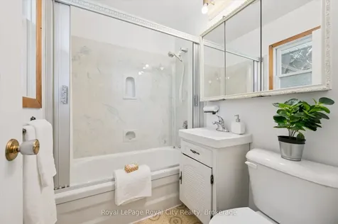 22 Churchill Crescent E Centre Wellington ON N1M 2J3