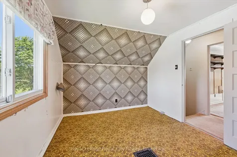 22 Churchill Crescent E Centre Wellington ON N1M 2J3