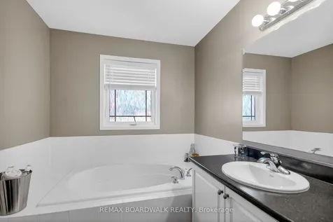 1621 Westhall Way Kanata ON K2M 0G7