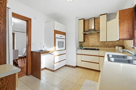 3 Gardiner Place St. Catharines ON L2R 1Y7