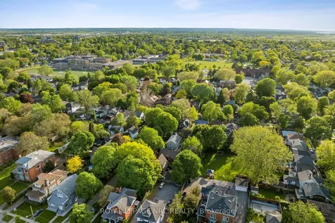 3 Gardiner Place St. Catharines ON L2R 1Y7