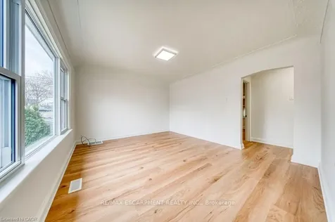 22 David Avenue Hamilton ON L9A 3V1