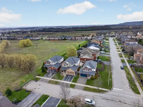 4071 Bush Crescent Lincoln ON L3J 0G7