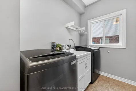 4071 Bush Crescent Lincoln ON L3J 0G7