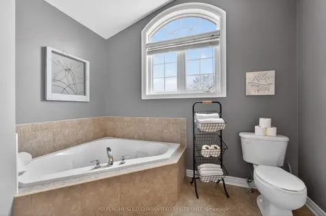 4071 Bush Crescent Lincoln ON L3J 0G7