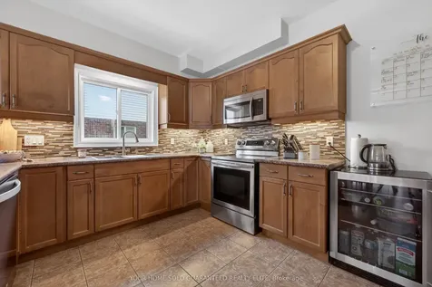 4071 Bush Crescent Lincoln ON L3J 0G7