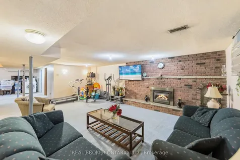 122 Green Cedar Drive Hamilton ON L9C 6W6