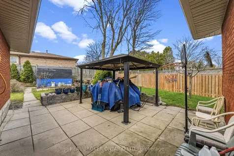 122 Green Cedar Drive Hamilton ON L9C 6W6